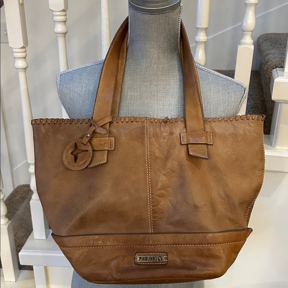 Pikolinos leather shoulder bag